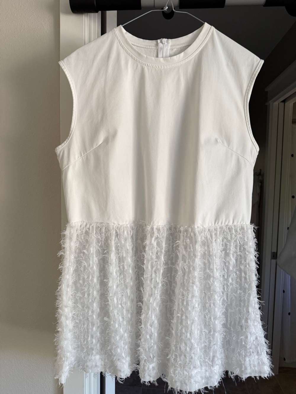 FEATHER TEXTURE White Sleeveless Zip Back Peplum Hem Top LARGE - Picture 7 of 7